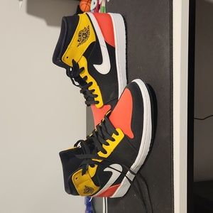 Jordan 1 Mid